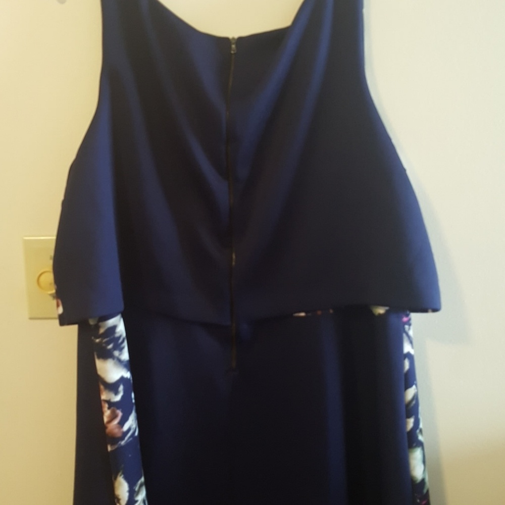 Dress - Picture 4 of 4
